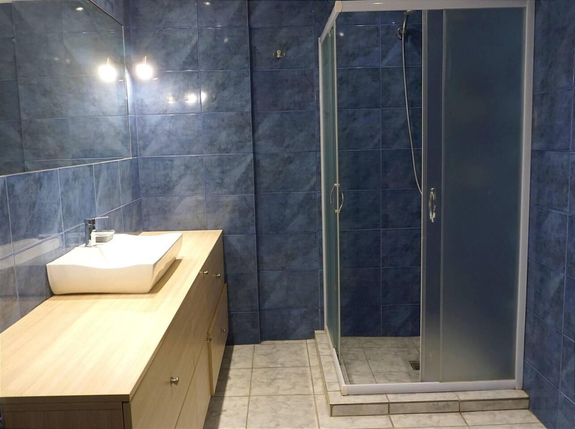 Studio, 1 Queen Bed | Bathroom | Shower, hair dryer, towels
