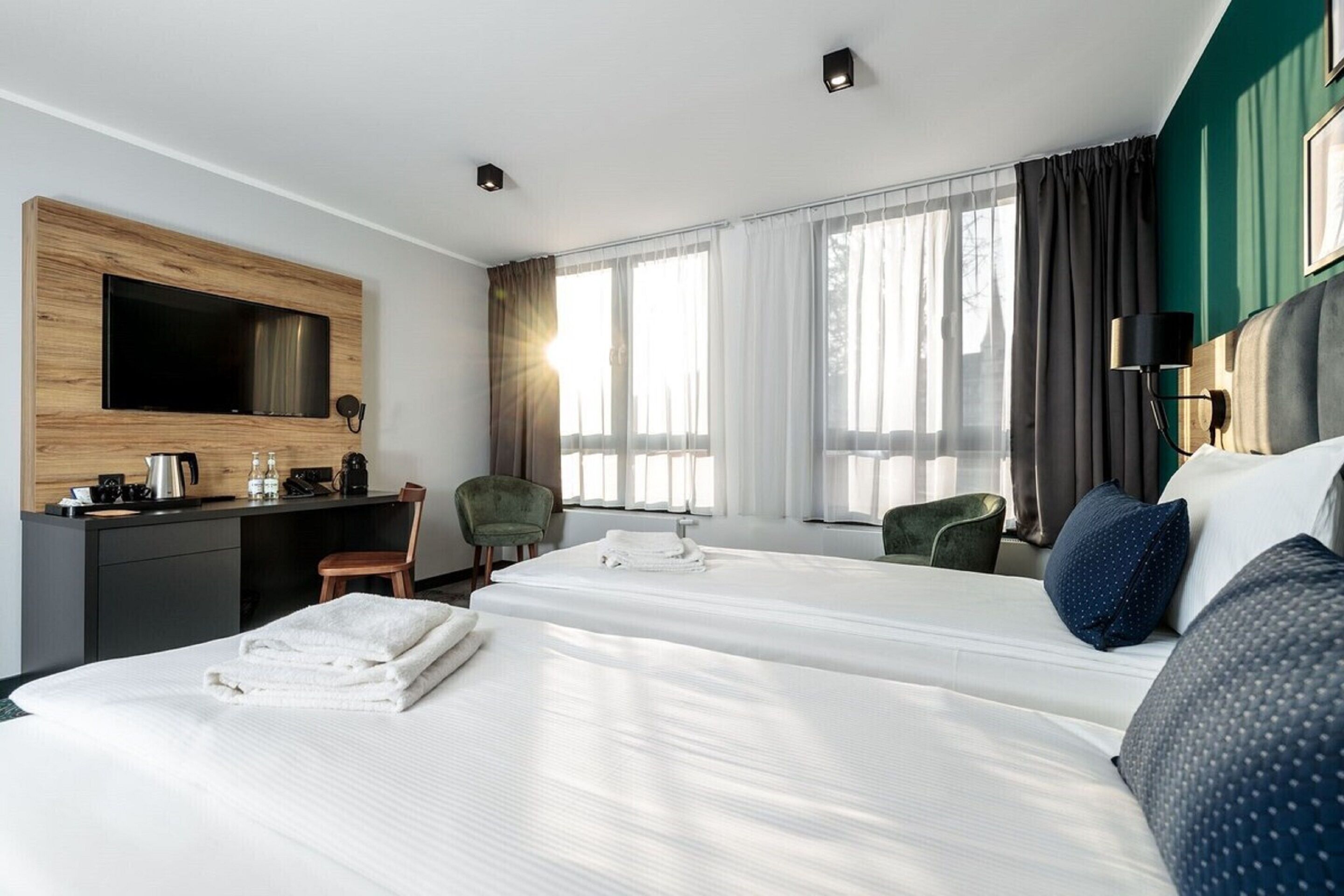 Executive Room, 2 Twin Beds | Hypo-allergenic bedding, in-room safe, desk, laptop workspace