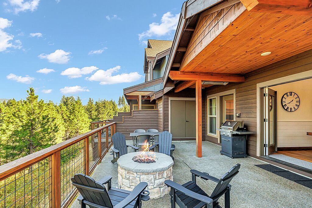 One-of-Kind Prime Location & Outdoor Setting w/ Views*HotTub-SPECIALS