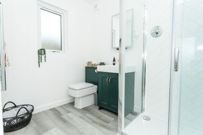 Ensemble douche/baignoire, serviettes fournies