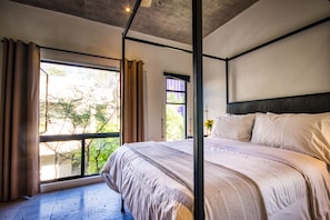 Appartement luxueux, 2 chambres | Literie de qualité, lit avec matelas en mousse à mémoire, coffre-fort