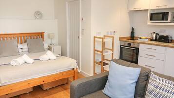 1 bedroom, individually decorated, individually furnished, free WiFi