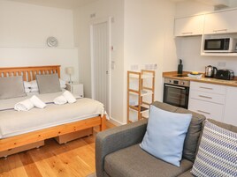 1 habitación, decoración personalizada y muebles diferentes 
