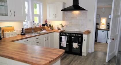 Glaisters Farmhouse - a house that sleeps 8 guests in 4 bedrooms