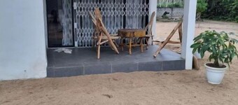 House on 2 hectares of land on the Canal 5 minutes from the sea