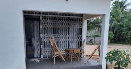 House on 2 hectares of land on the Canal 5 minutes from the sea