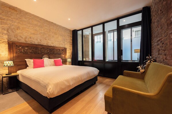 2 bedrooms, iron/ironing board, free WiFi, bed sheets