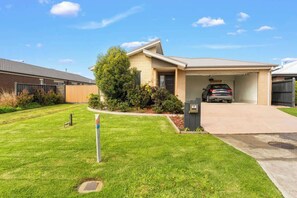 Exterior - Family w/ Large Pool & Game Garage, Wlk to Beach (Cowes)