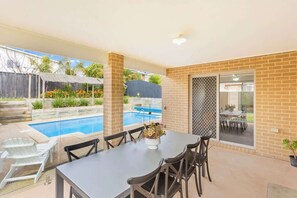 Outdoor dining - Family w/ Large Pool & Game Garage, Wlk to Beach (Cowes)