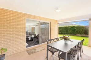 Outdoor dining - Family w/ Large Pool & Game Garage, Wlk to Beach (Cowes)