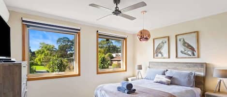 4 bedrooms, iron/ironing board, WiFi, bed sheets