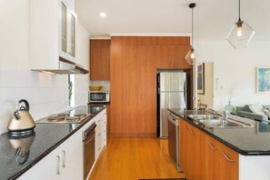 Fridge, microwave, oven, stovetop - Serene, Modern Beach Escape 3 Bed 2 Bath (Cape Woolamai)