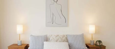 3 habitaciones, tabla de planchar con plancha, wifi y ropa de cama