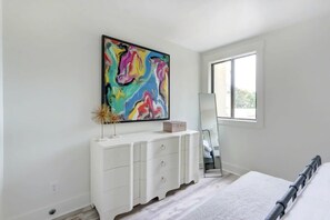 2 bedrooms, desk, iron/ironing board, WiFi