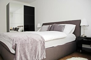2 Schlafzimmer, Zimmersafe, Schreibtisch, Reisekinderbett