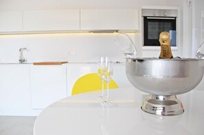 Fridge, oven, stovetop, dishwasher - Casa Perisia - modern vacation apartment in a wonderful location with a view of the Adriatic Sea (Donji Seget,)