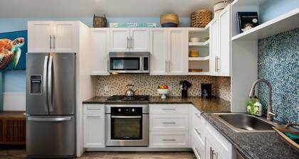 **QUEEN OF LOUISA @ DUVAL** Home in Old Town & Private Pool + LAST KEY SERVICES