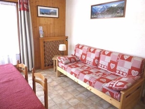 Living area - 200m from resort center, 2nd floor, view mountain, balcony, parking, ski locker, 97m² (Le Grand-Bornand)