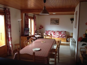 Living area - 200m from resort center, 2nd floor, view mountain, balcony, parking, ski locker, 97m² (Le Grand-Bornand)
