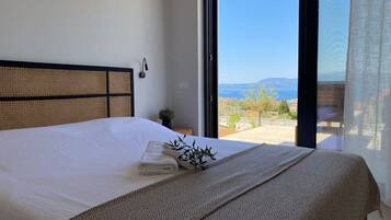 3 bedrooms, desk, iron/ironing board, WiFi