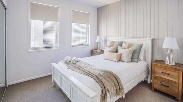 5 bedrooms, desk, iron/ironing board, free WiFi