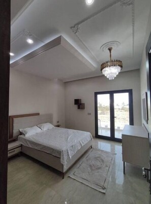 3 bedrooms, in-room safe, desk, iron/ironing board