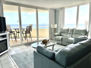 Smart TV, chimenea y reproductor de DVD 