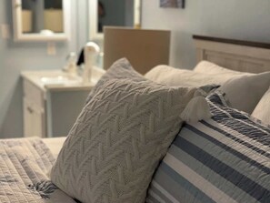 1 bedroom, iron/ironing board, travel cot, free WiFi - Our Peace Of The Beach - Gulf Side! (Pensacola)