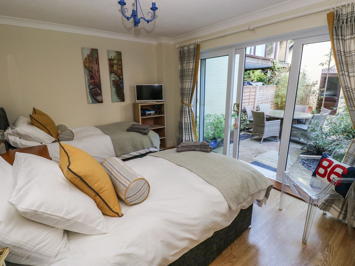 3 Schlafzimmer, individuell dekoriert, individuell eingerichtet