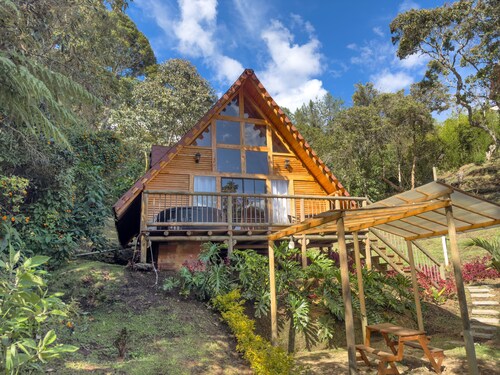 Hermosa Cabaña Tipo Chalet en Santa Elena