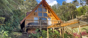 Hermosa Cabaña Tipo Chalet en Santa Elena