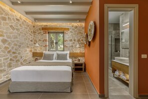 3 habitaciones, escritorio, tabla de planchar con plancha y wifi