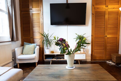 Hampstead 19th Century Village Cottage - Pass the Keys