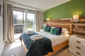 3 makuuhuonetta, silitysrauta/-lauta, ilmainen Wi-Fi, vuodevaatteet