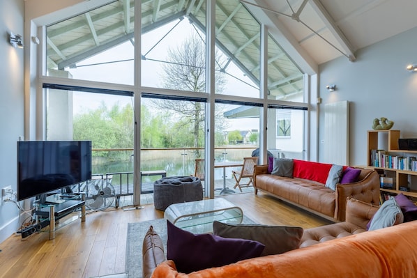 Älytelevisio, takka, DVD-soitin