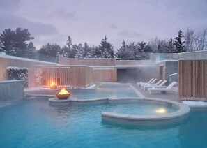 Hot stone massages, 2 treatment rooms, massages - Wander the Resort (Prince Edward)