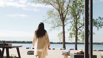 Lakefront Luxury Cabin | 2 bedrooms, premium bedding, pillowtop beds, in-room safe