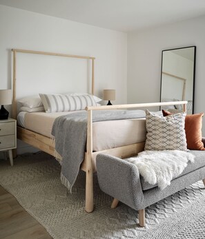 Wander Haus | Premium bedding, pillow-top beds, in-room safe, laptop workspace - Wander the Resort (Prince Edward)