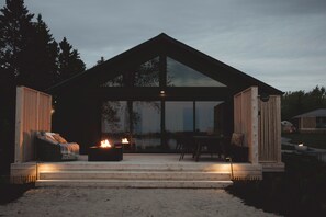 Lakefront Luxury Cabin | Terrace/patio - Wander the Resort (Prince Edward)