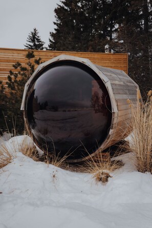 Sauna - Wander the Resort (Prince Edward)