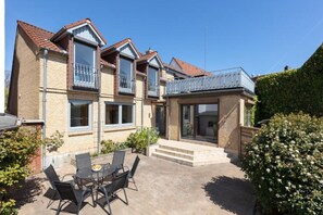 تناول الطعام بالخارج