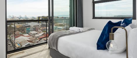 2 habitaciones, tabla de planchar con plancha, internet y ropa de cama