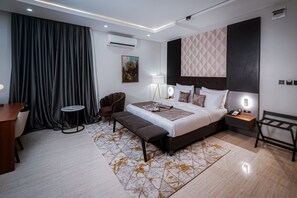 Caja de seguridad en la habitación y decoración personalizada 