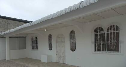 5 blocks from the beach, family friendly. A/C, hot tub and more