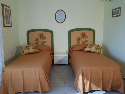 Top bedroom GOLFO-Lincelle,2/3 single beds-Airport/Central Station, Lamezia Terme