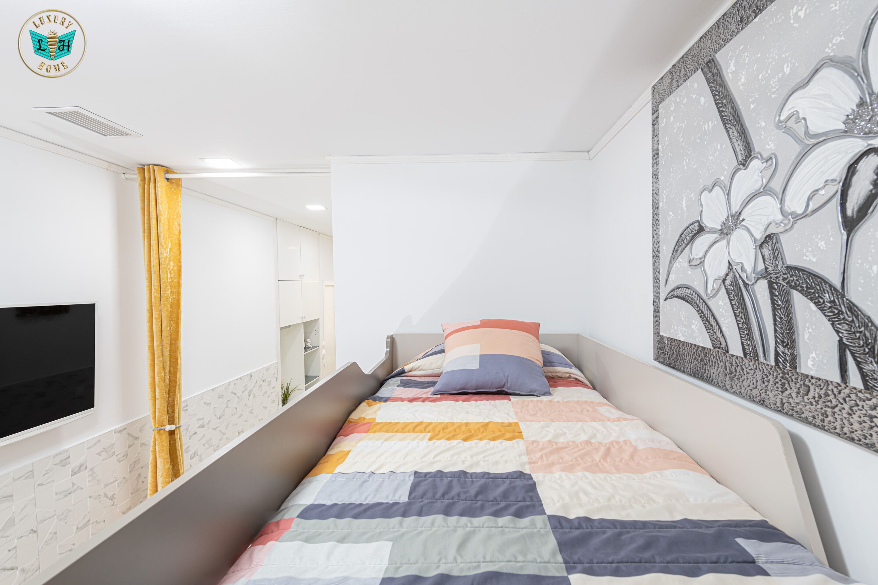 1 habitación, tabla de planchar con plancha y cuna de viaje 