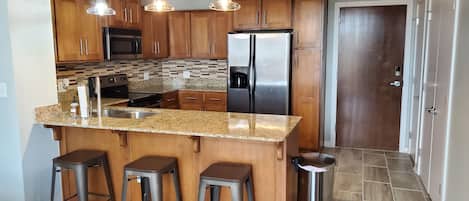Fridge, microwave, stovetop, dishwasher