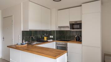 Fridge, microwave, oven, dishwasher