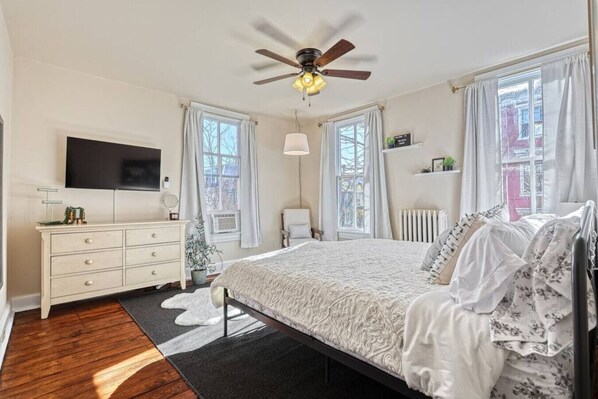 3 bedrooms, travel crib, WiFi, bed sheets