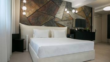Premium Room | Premium bedding, down comforters, Select Comfort beds, minibar